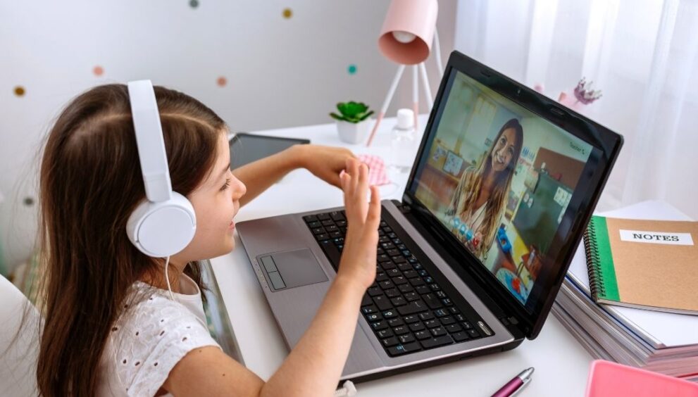 Live or Recorded, Choosing the Right Online Phonics Class in India